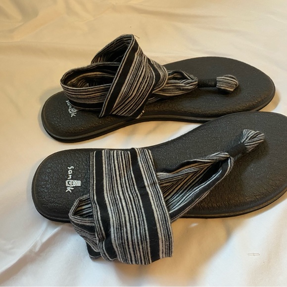 Sanuk Black and Grey Sandals - Picture 3 of 4